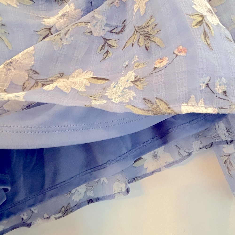 NWT LUSH Blue Floral Blouse - Picture 5 of 14